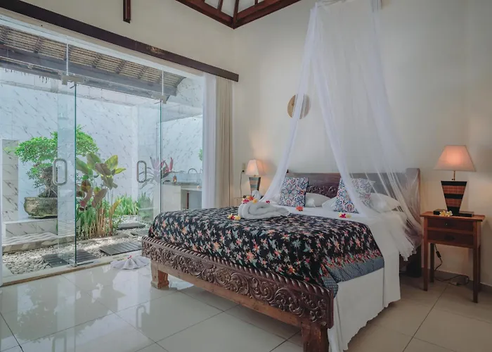Frangipani 3* Lovina